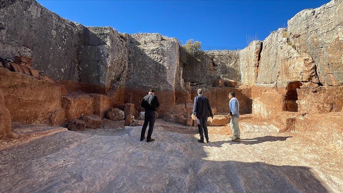 Adıyaman Perre Antik Kenti'nde bulunan 1800 yıllık taş ocağı, turizme kazandırılacak