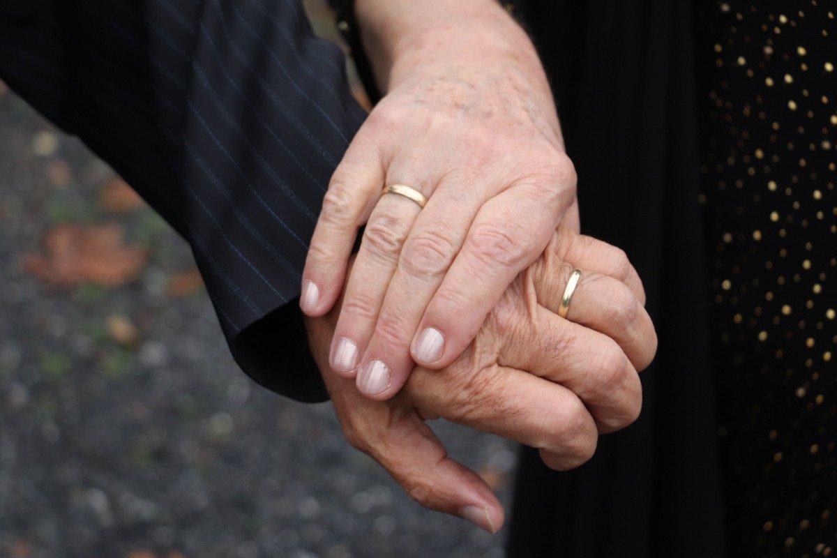 Aşkının peşinden gitti, nikah masasına oturdu
