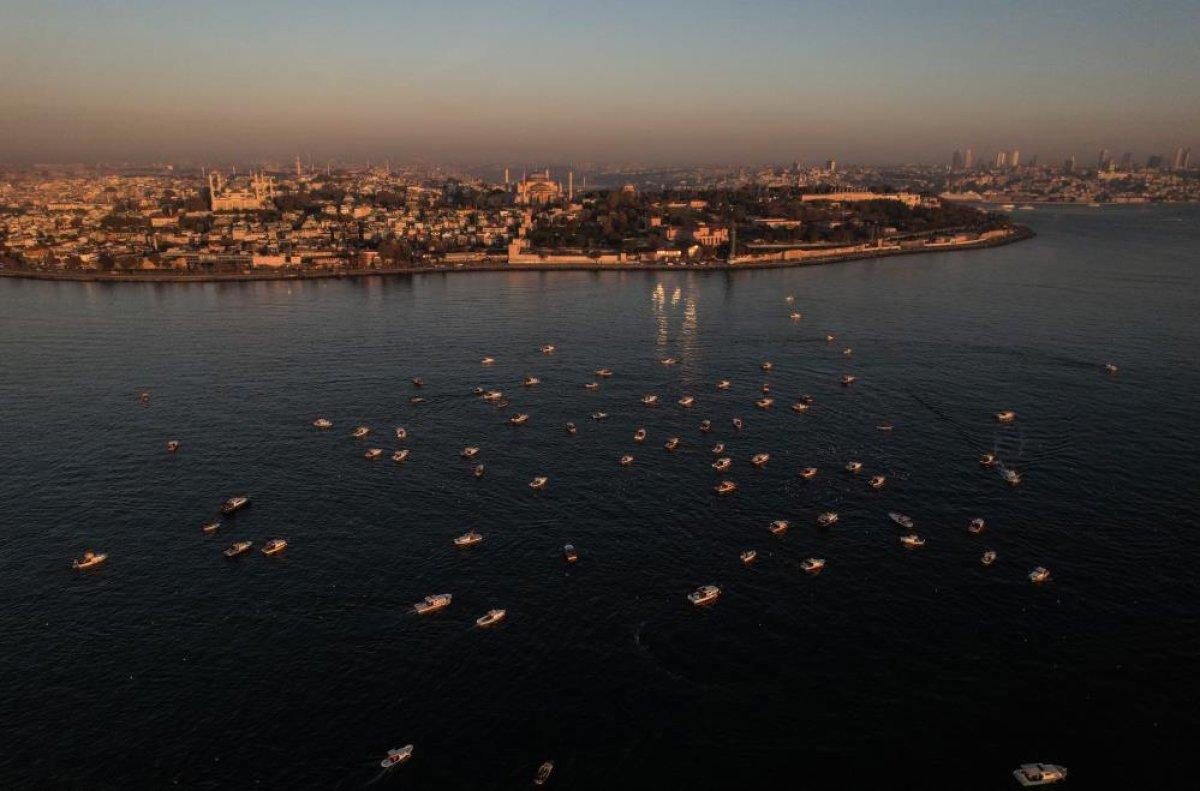 İstanbullu balıkçılar gün doğumunda kartpostallık görüntüler oluşturdu