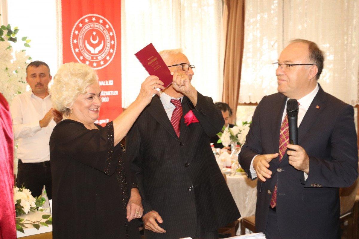 Aşkının peşinden gitti, nikah masasına oturdu