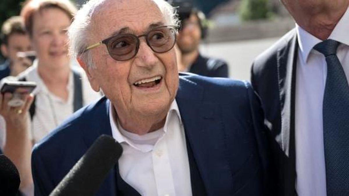 Sepp Blatter: 2022 Dünya Kupası'nı Katar'a vermek hataydı