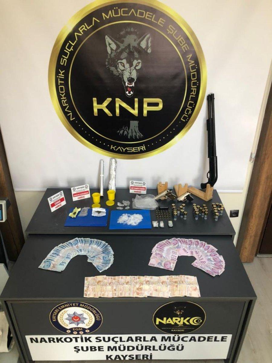 Kayseri polisi torbacılara geçit vermedi: 22 kişi yakalandı