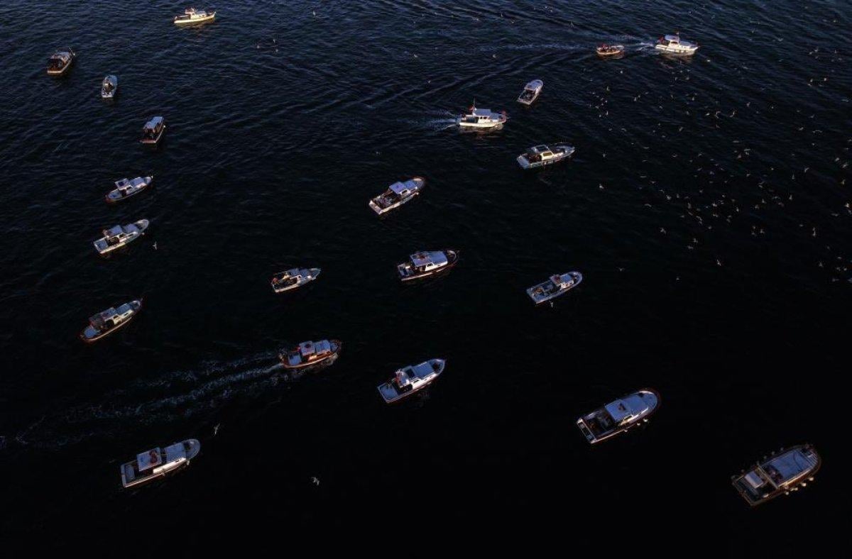 İstanbullu balıkçılar gün doğumunda kartpostallık görüntüler oluşturdu