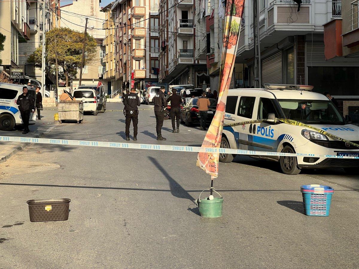 Esenyurt'ta sokak ortasında akraba kavgası: 1 ölü