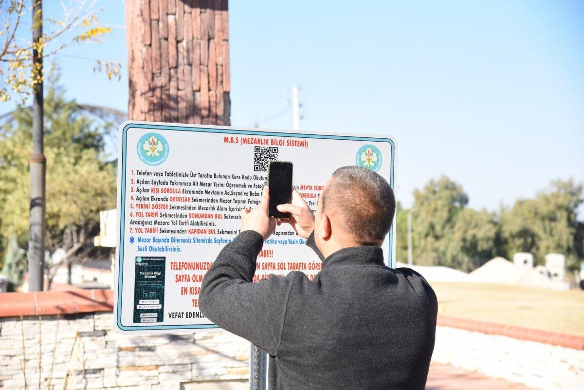 Manisa'da konumdan mezar bulma ve sesli dua okuma sistemi yapıldı