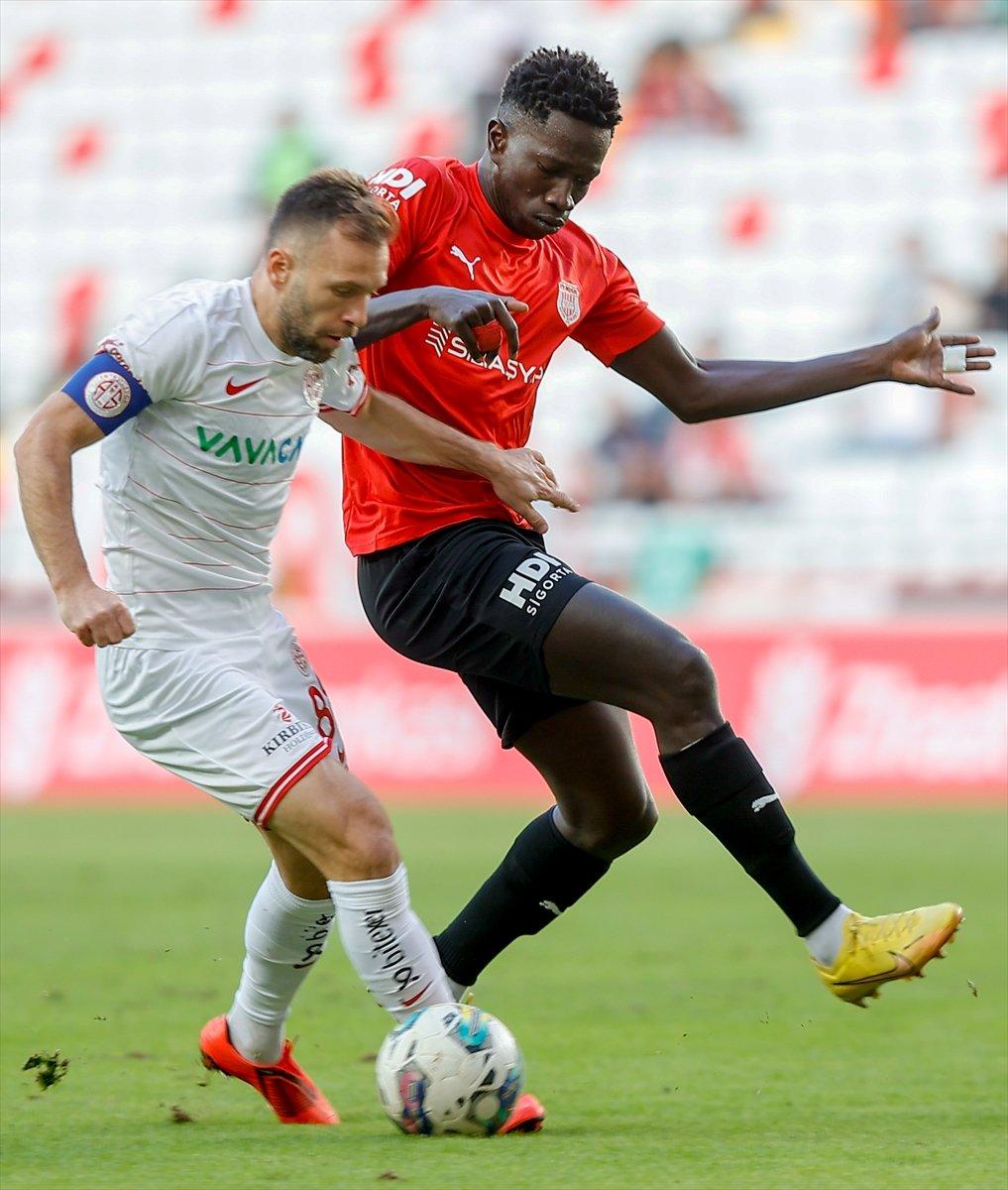 Antalyaspor, üç golle turladı