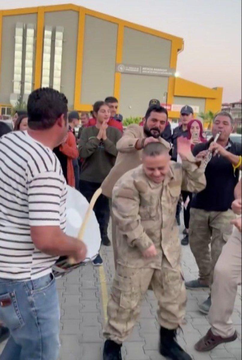 Antalya'da down sendromlu Niyazi'nin askerlik hayali gerçek oldu