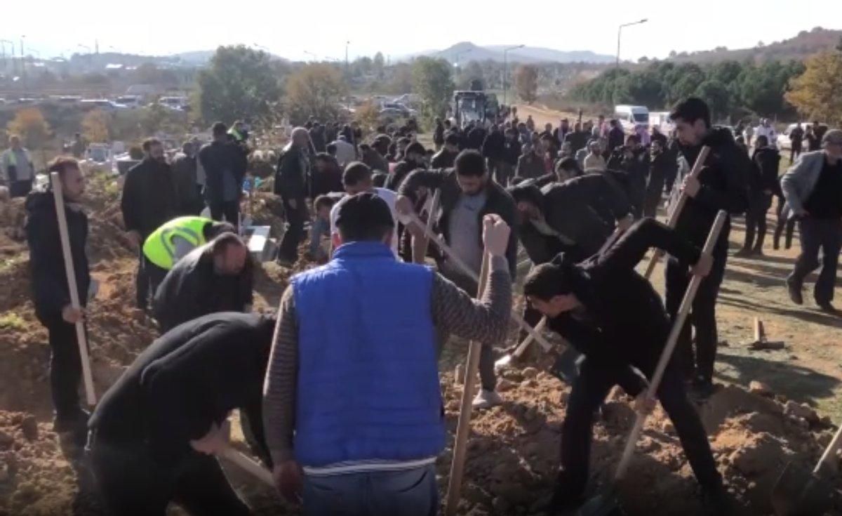 Bursa'da yangında hayatını kaybedenlerin cenazeleri defnedildi