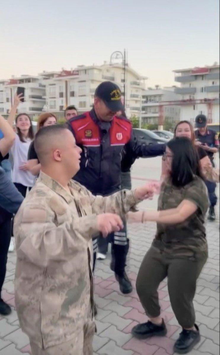 Antalya'da down sendromlu Niyazi'nin askerlik hayali gerçek oldu