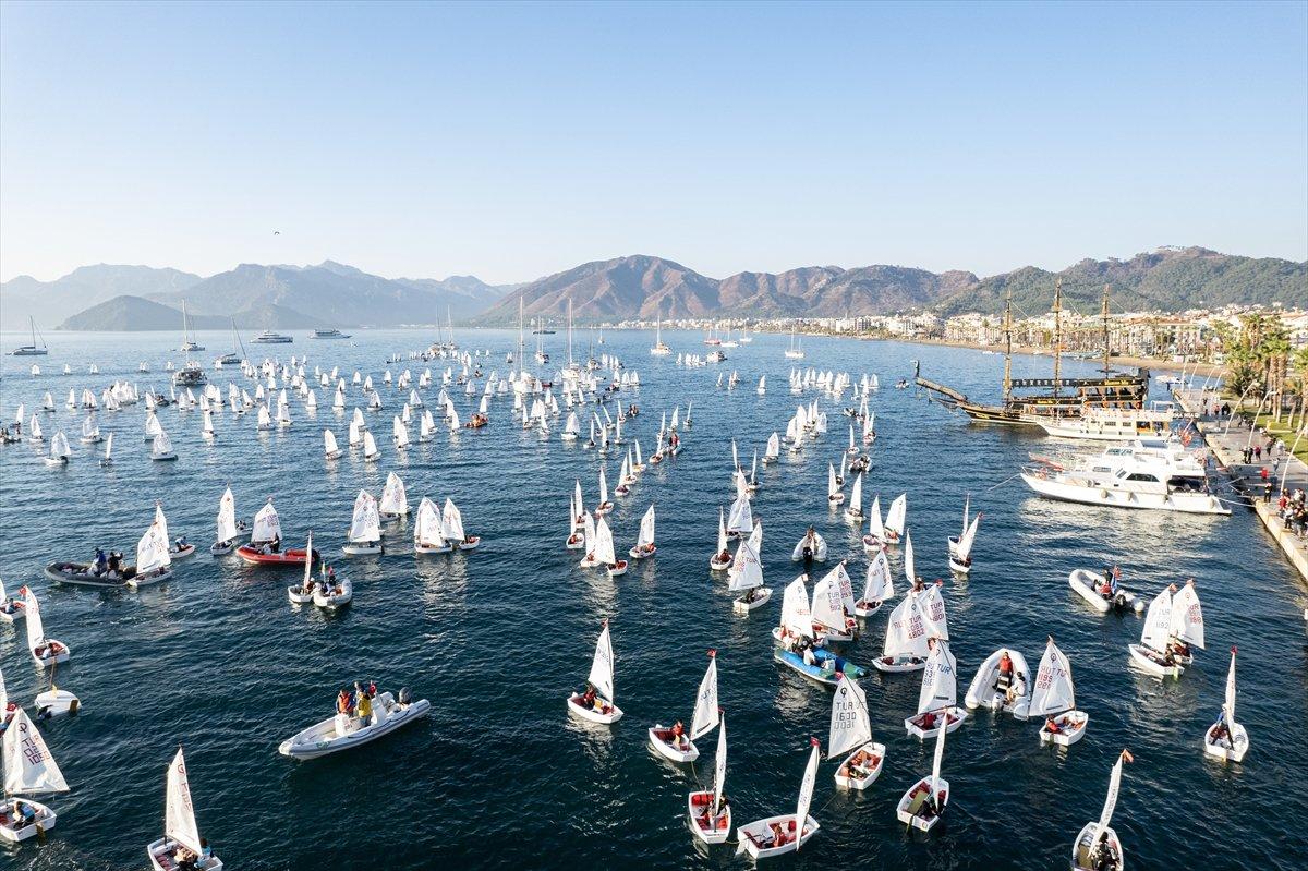 Marmaris'te yelkenciler Mustafa Kemal Atatürk'ü deniz üstünde andı