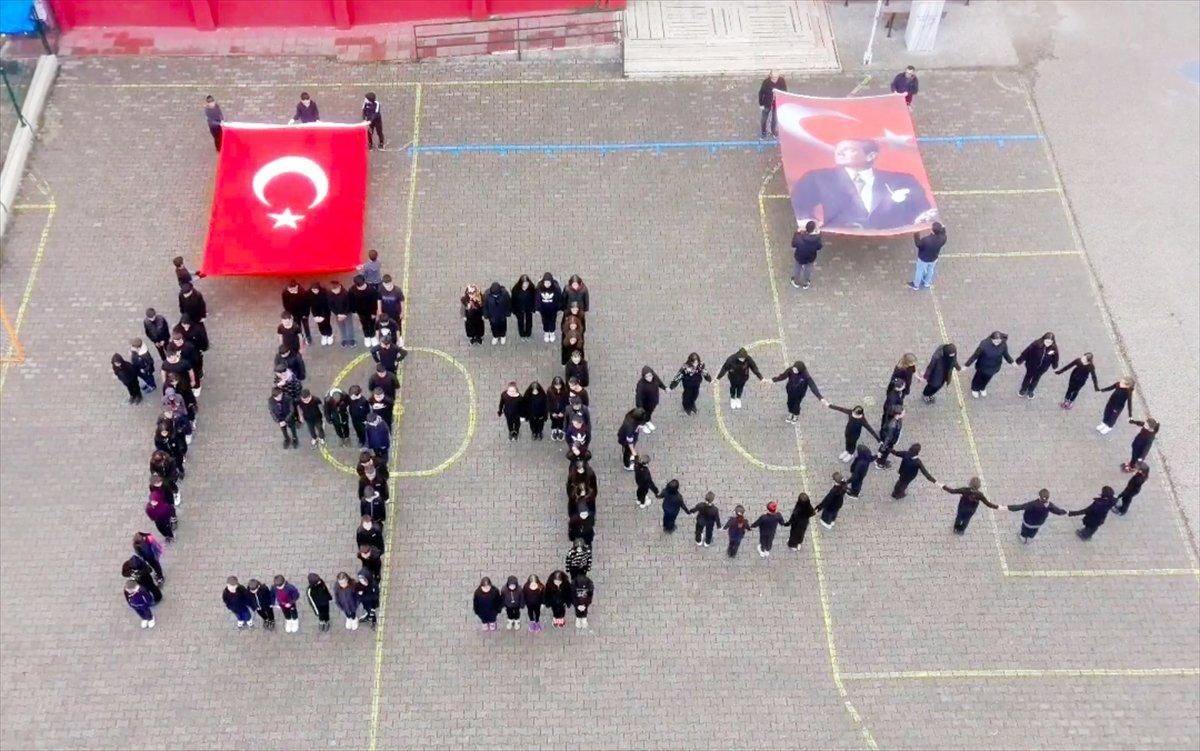 Düzce ve Karabük'te öğrenciler koreografiyle Atatürk'ü andı