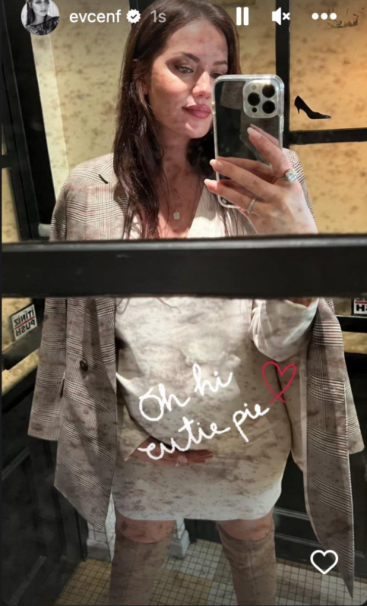 6 aylık hamile Fahriye Evcen'den yeni poz