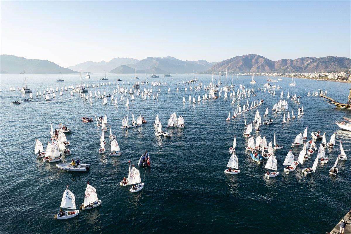 Marmaris'te yelkenciler Mustafa Kemal Atatürk'ü deniz üstünde andı