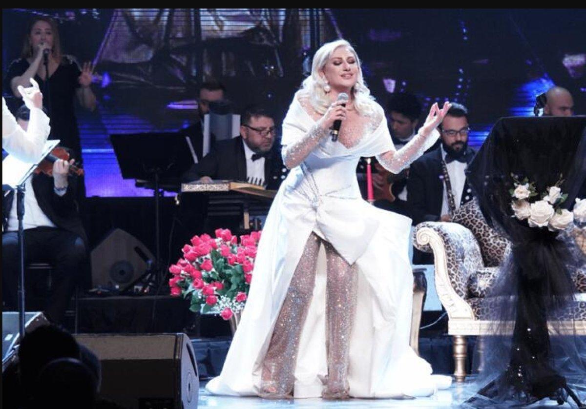 Muazzez Ersoy satıyor