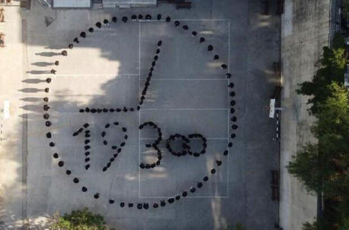 İzmirli öğrencilerden 10 Kasım koreografisi