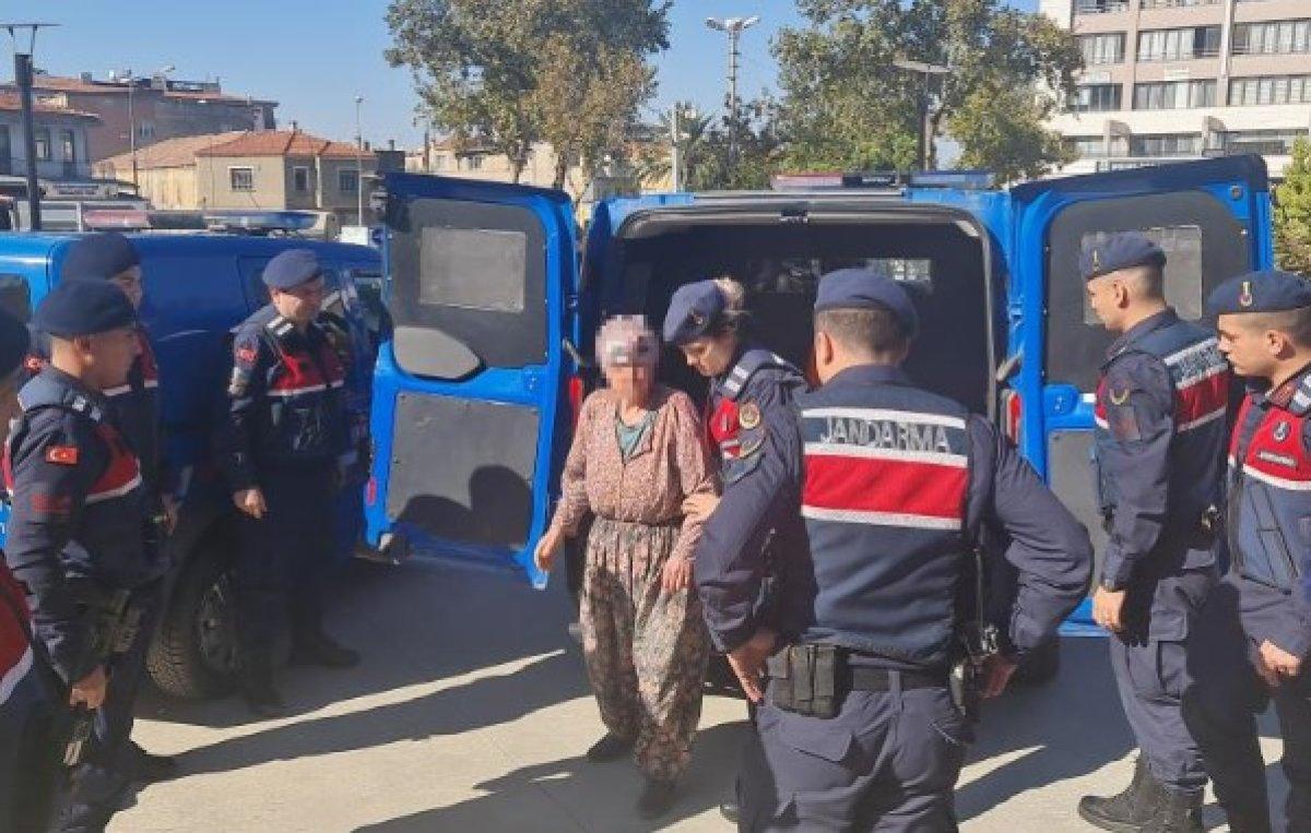 İzmir'de babasını darbederek öldüren kadın tutuklandı