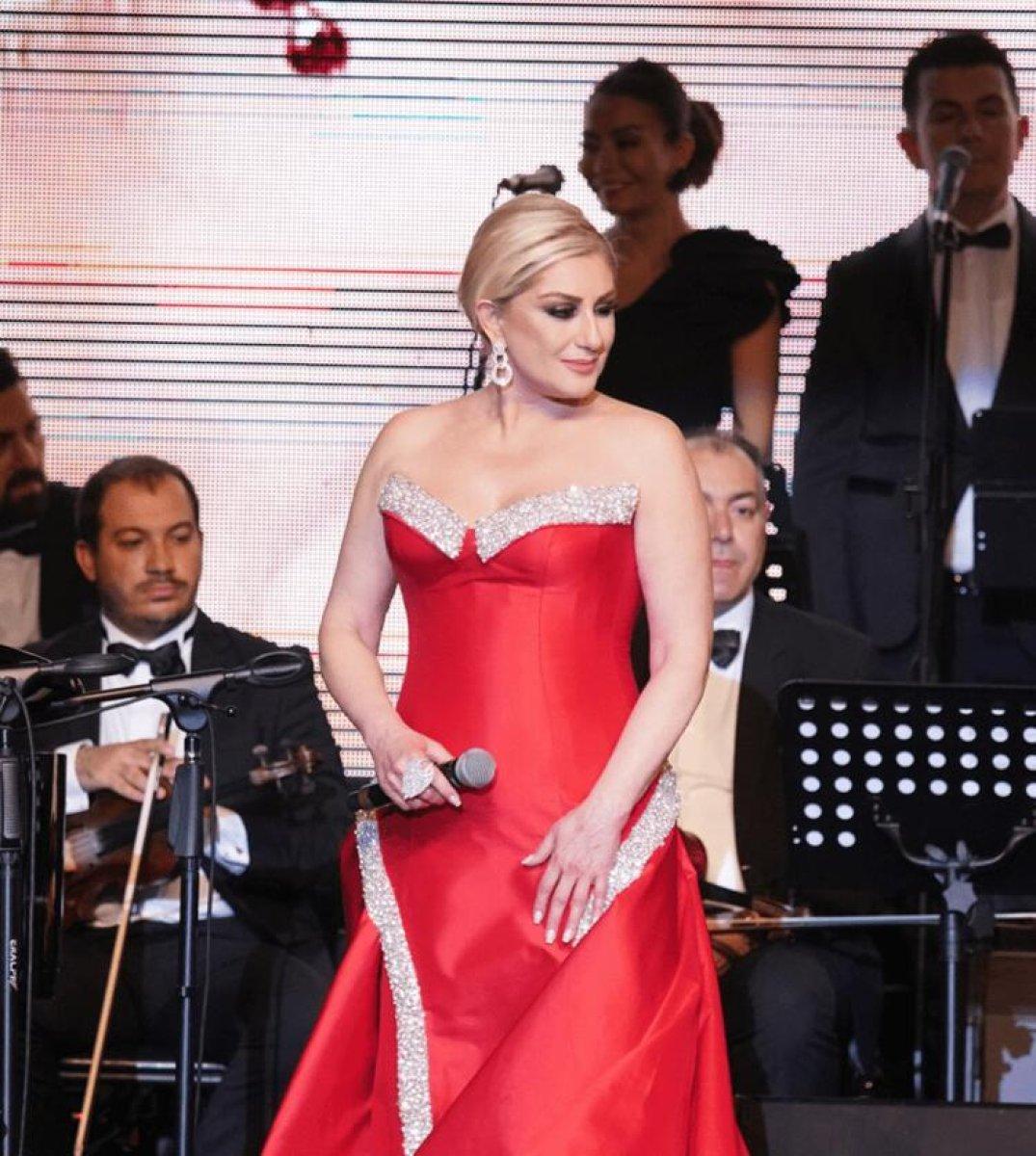 Muazzez Ersoy satıyor