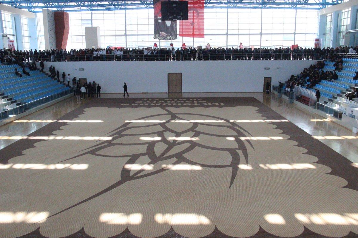 Karaman’da dünyanın en büyük buğday başağı mozaiği yapıldı