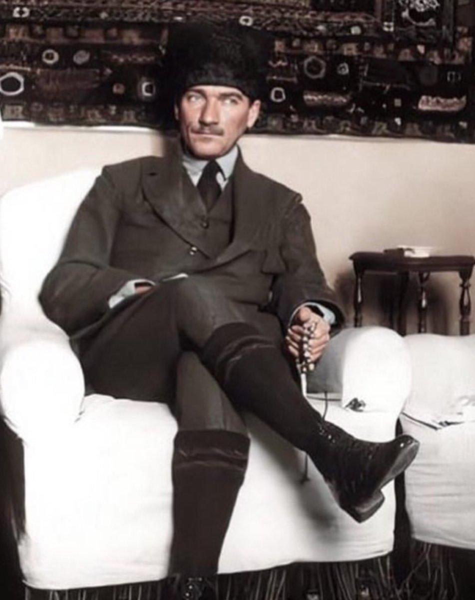 Ünlülerin 10 Kasım paylaşımları