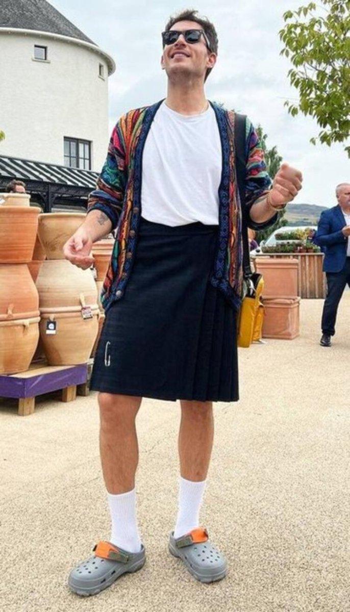 Cem Belevi: İstanbul'da etek giymek bizi bozar