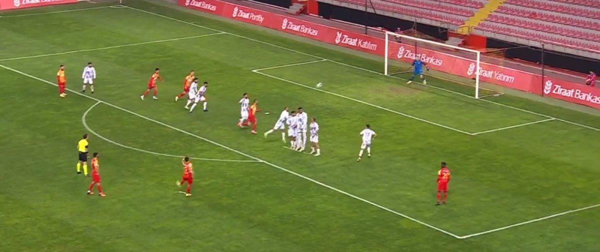 Kayserisporlu Emrah Başsan'dan klas frikik golü