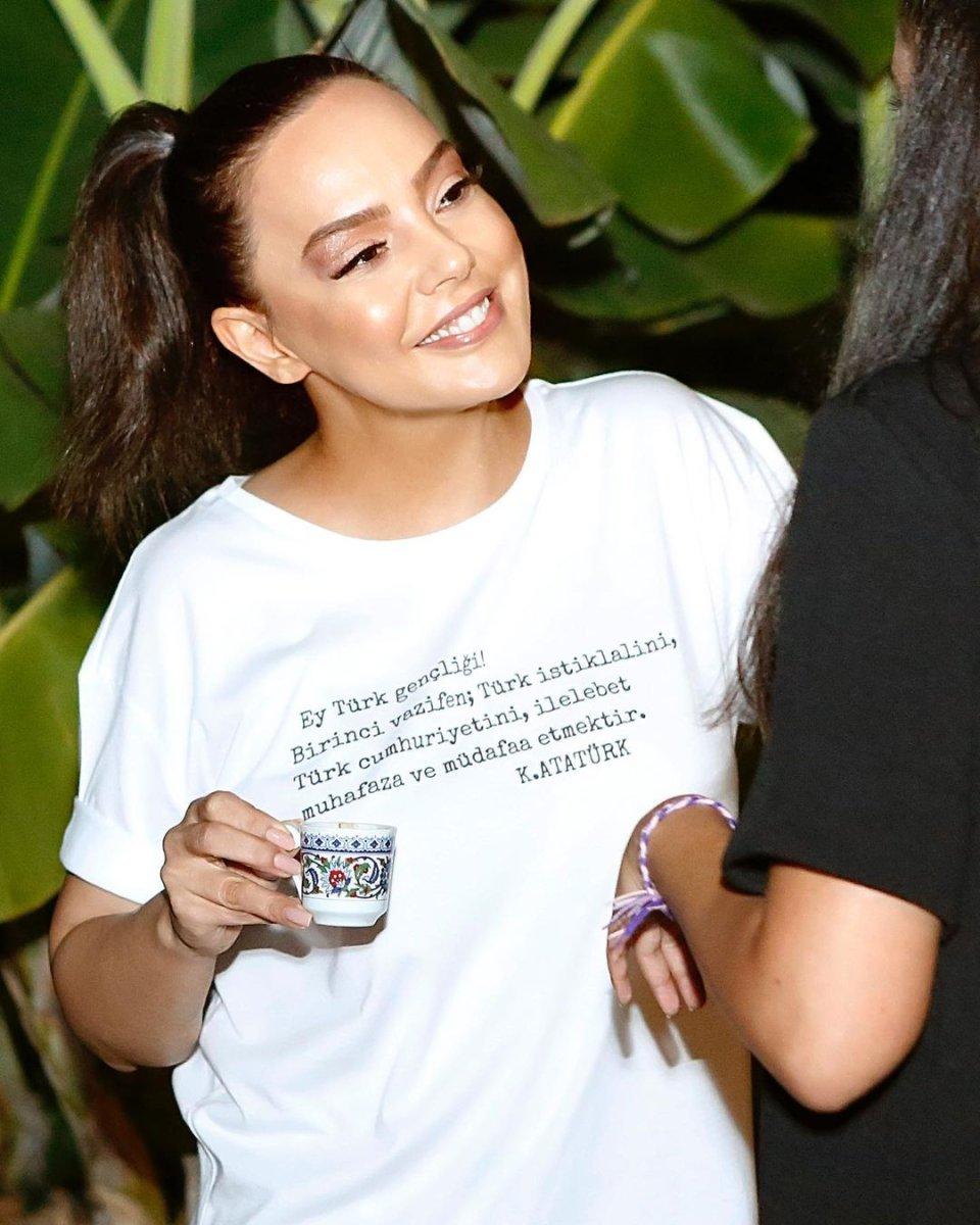 Ebru Gündeş eski fotoğrafını paylaştı