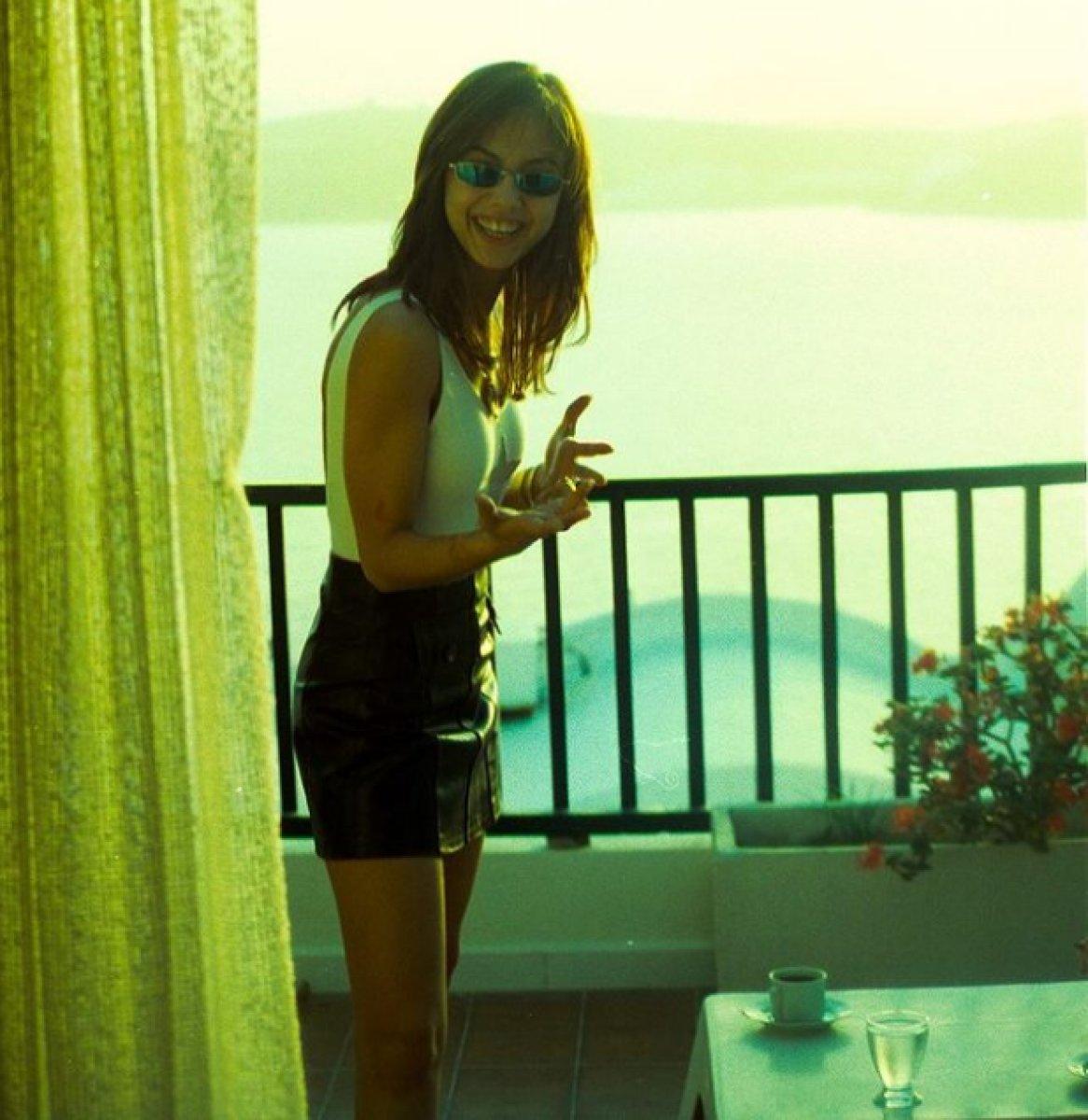 Ebru Gündeş eski fotoğrafını paylaştı