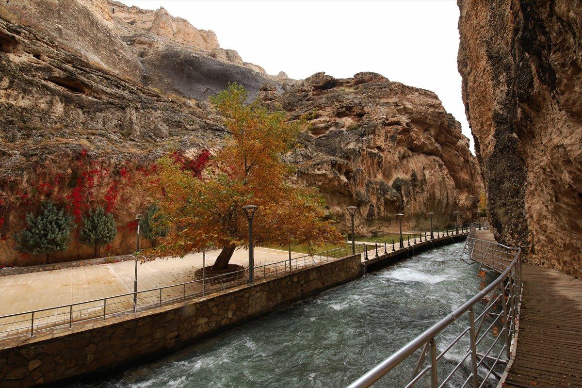 Malatya Tohma Kanyonu'na sonbaharın renkleri hakim oldu