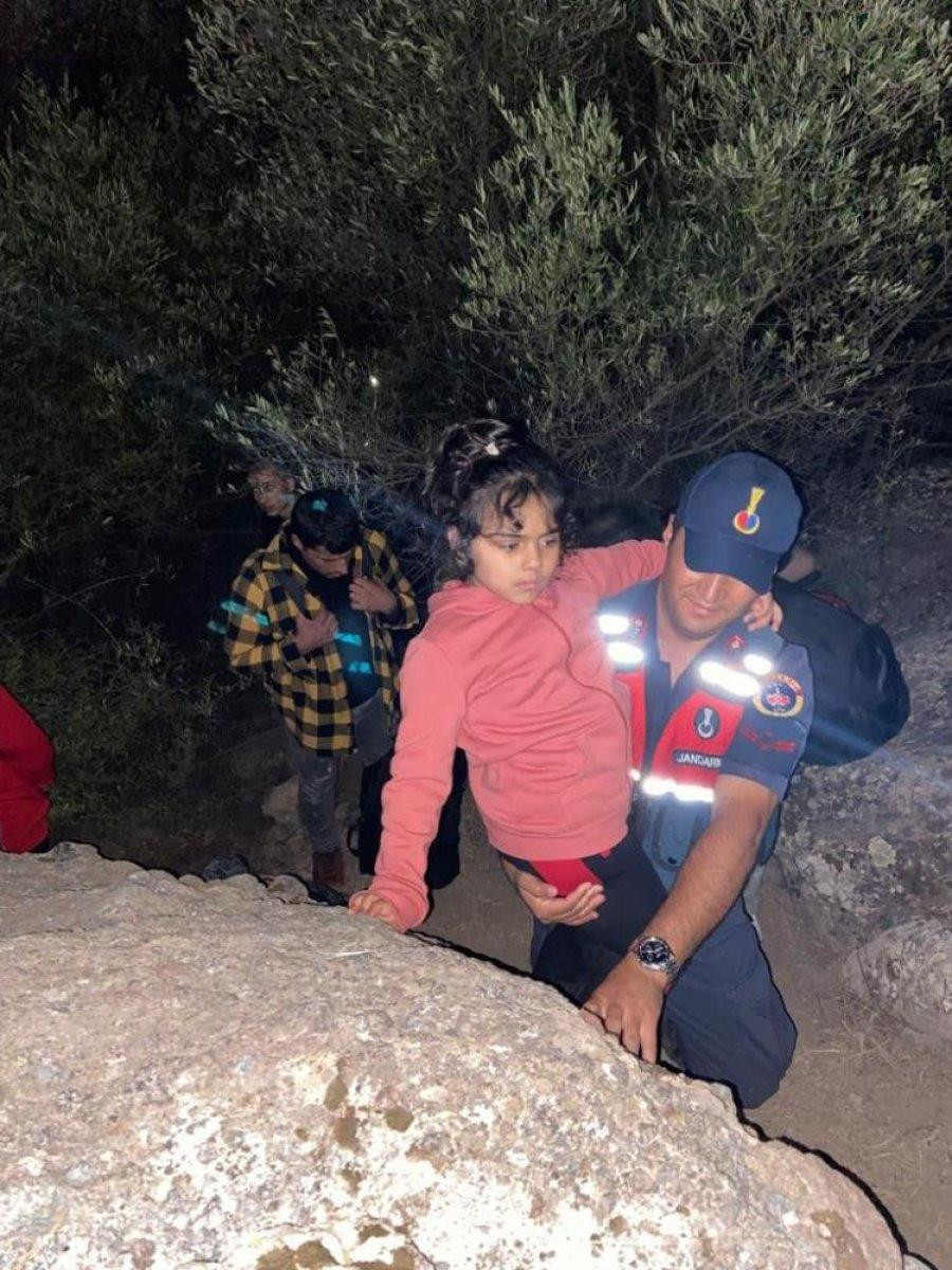 İzmir'de yurt dışına kaçmaya çalışan 180 göçmen yakalandı