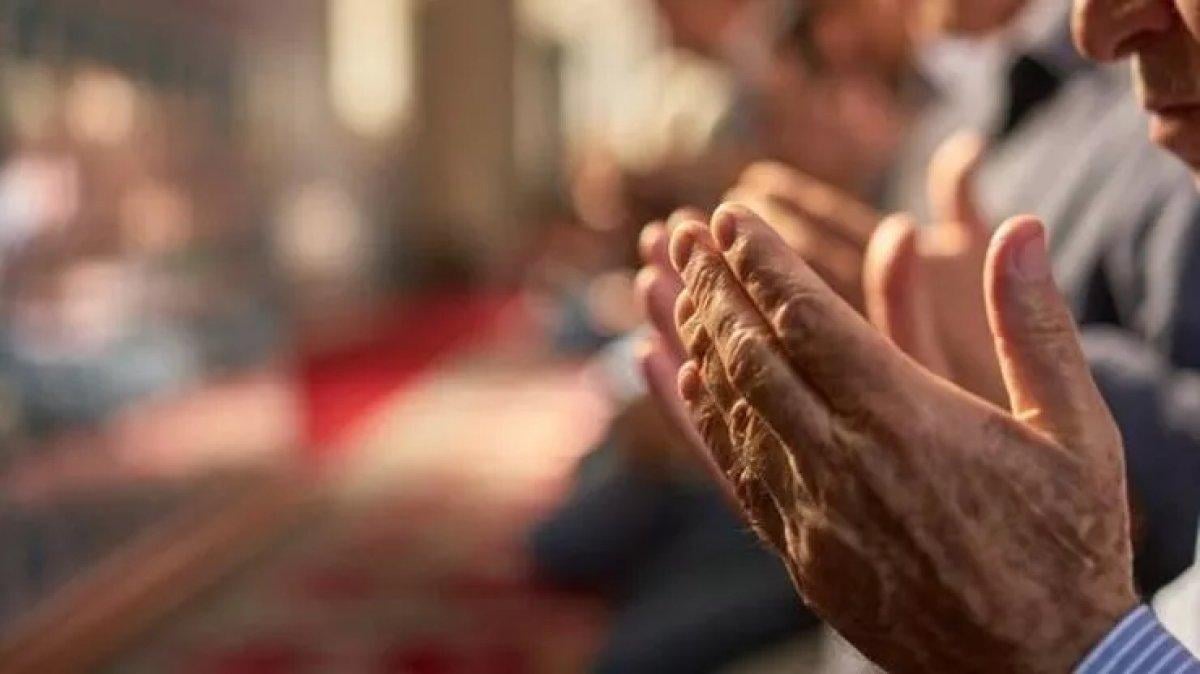 Cuma namazında okunacak dualar ve sureler nelerdir?