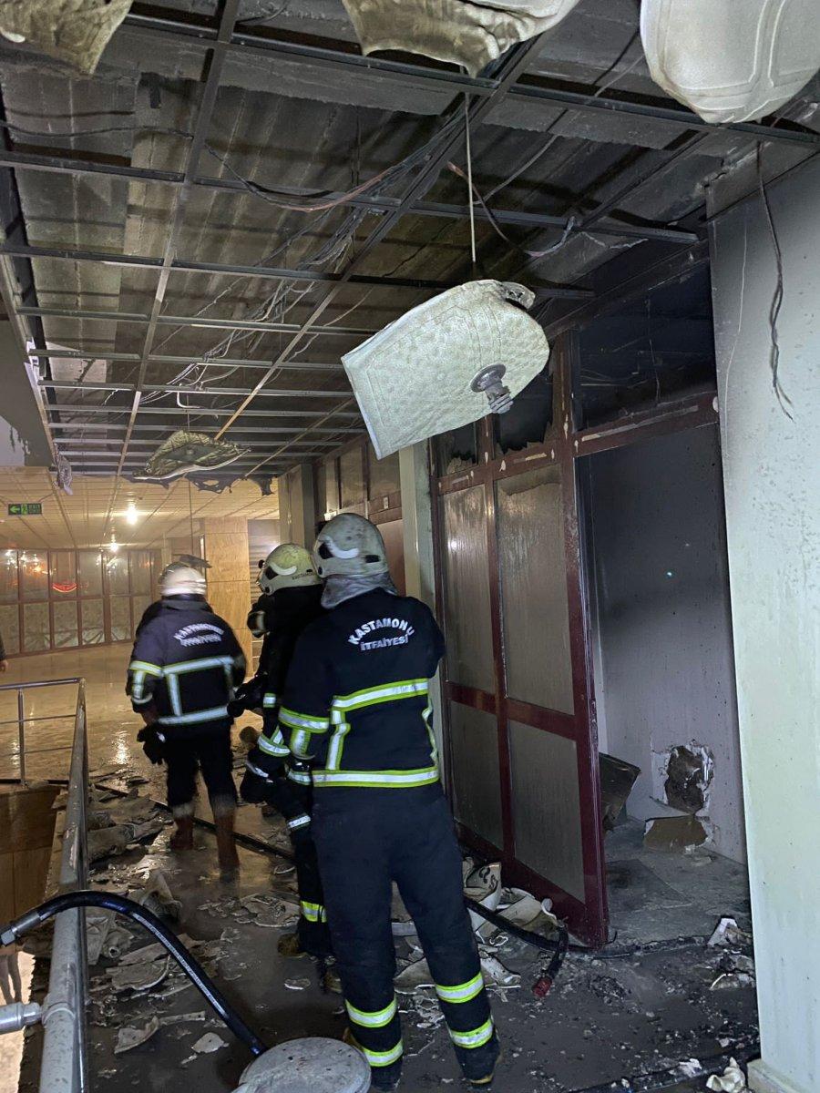 Kastamonu’da alkollü şahıs, pansiyonu yaktı