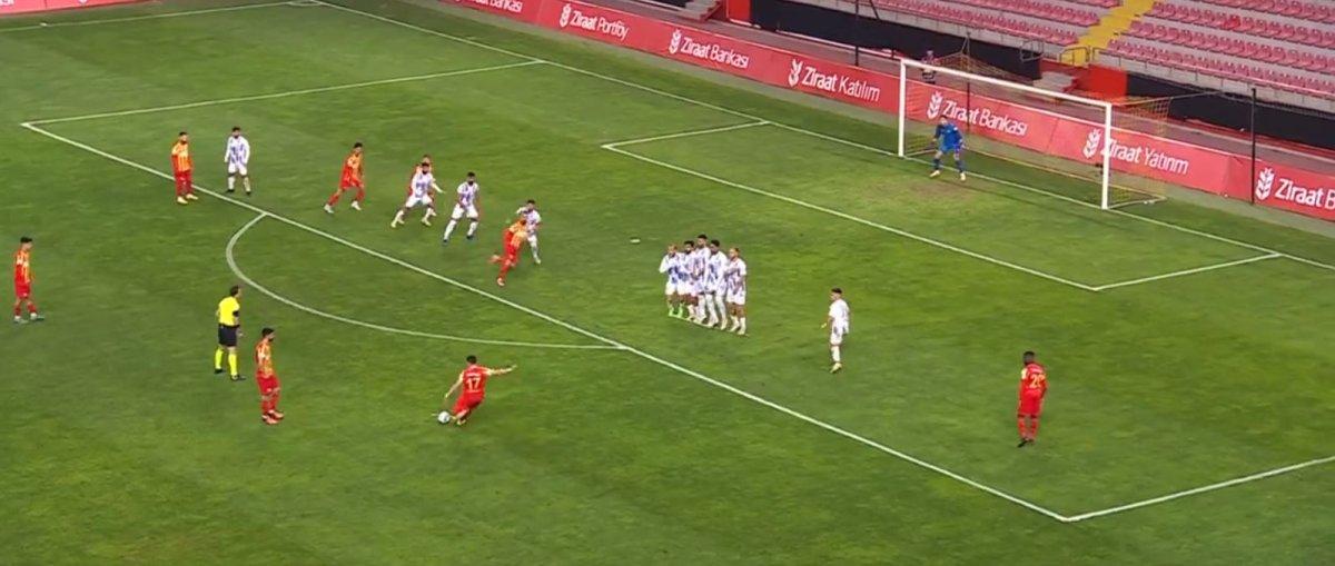 Kayserisporlu Emrah Başsan'dan klas frikik golü