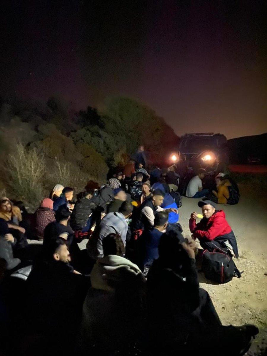 İzmir'de yurt dışına kaçmaya çalışan 180 göçmen yakalandı