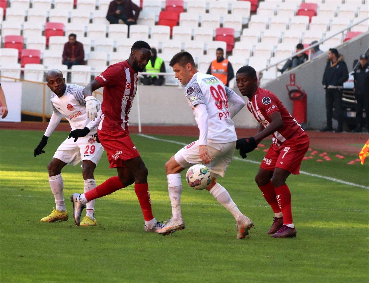 Sivasspor ve Ümraniyespor yenişemedi