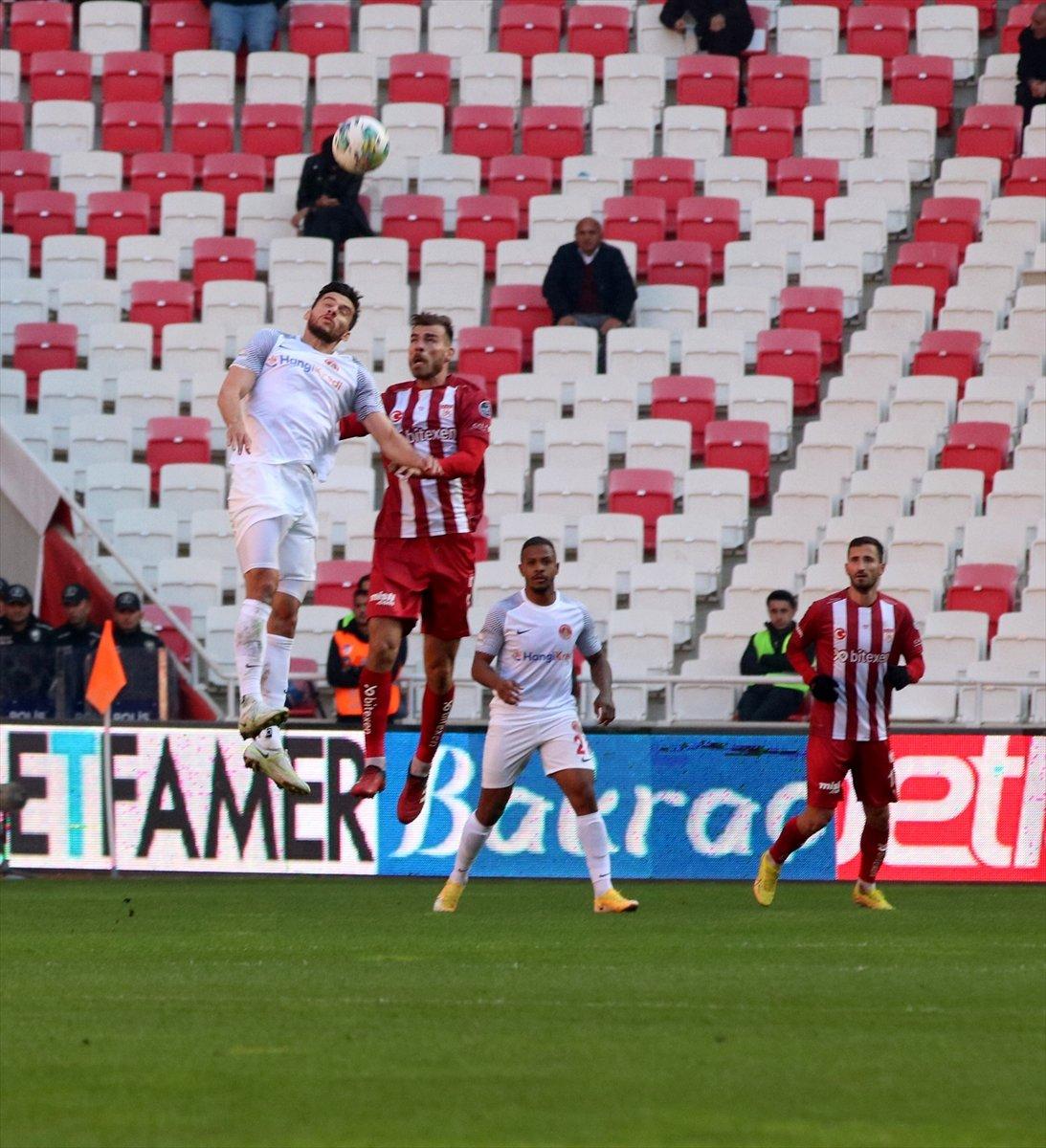 Sivasspor ve Ümraniyespor yenişemedi
