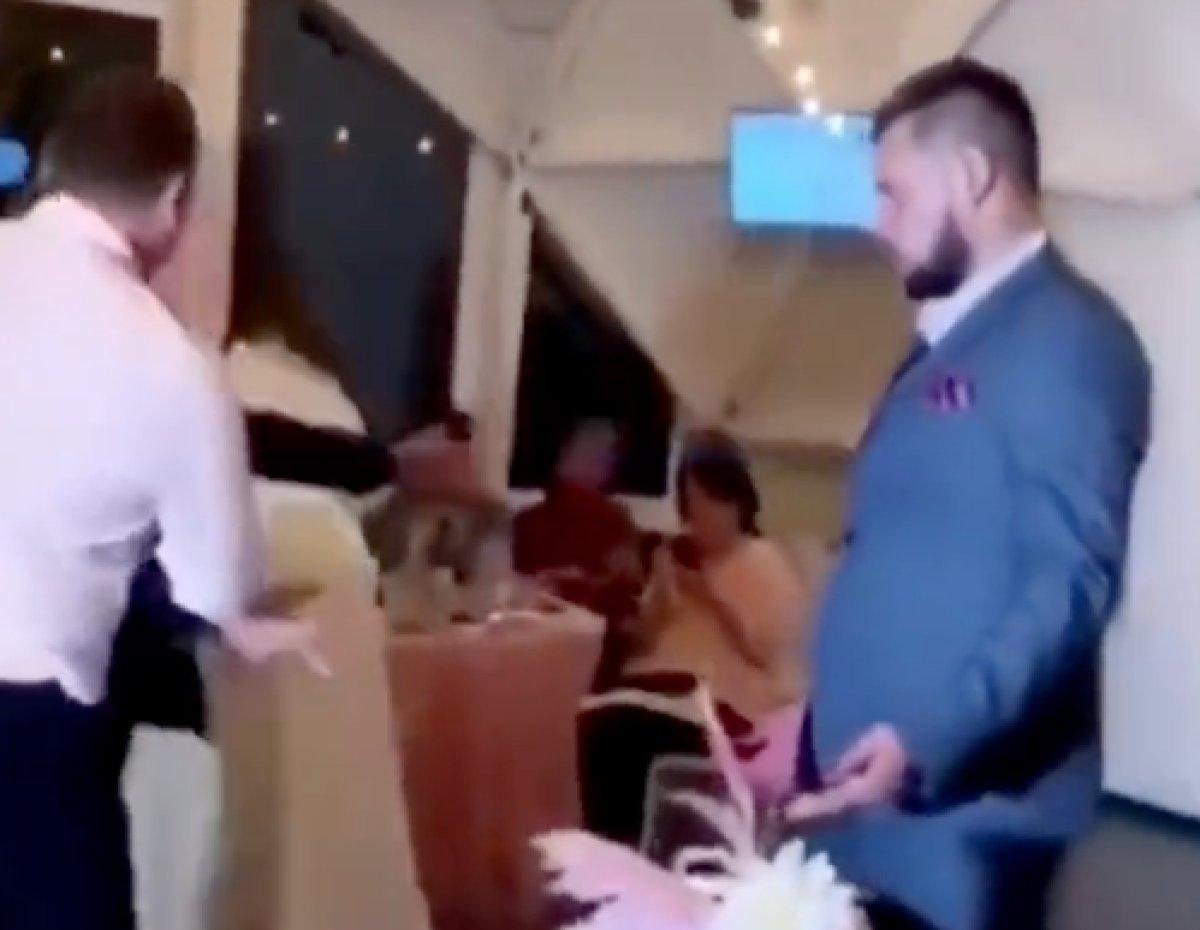 Rusya'da alkolü fazla kaçıran sağdıç yumruk yedi