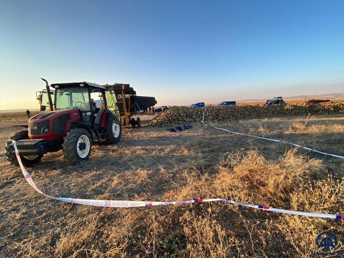 Aksaray'da pancar sökme makinesine sıkışan genç hayatını kaybetti