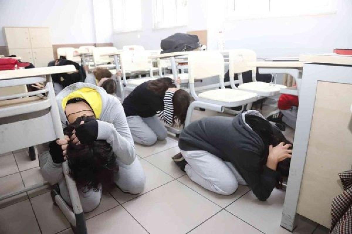 Ülke genelinde 'çök-kapan-tutun' tatbikatı