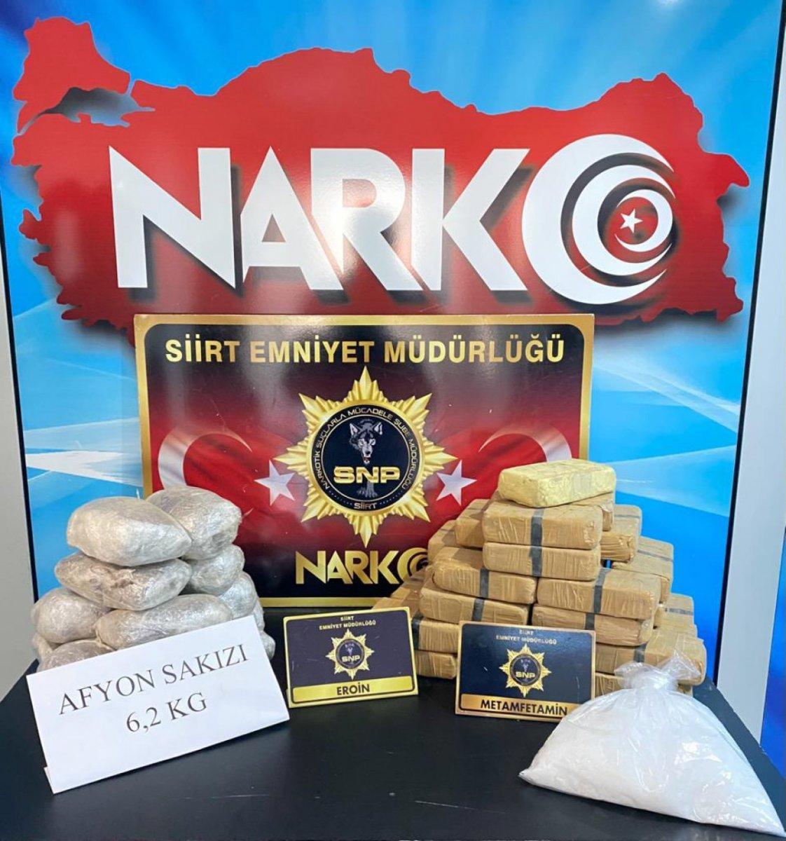 Siirt’te, valizden 25 kilo 700 gram uyuşturucu çıktı