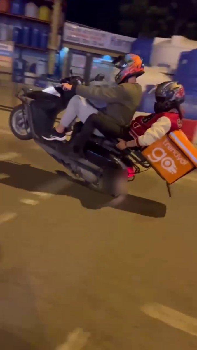 Pendik'te moto kuryenin tek teker üstündeki yolculuğu