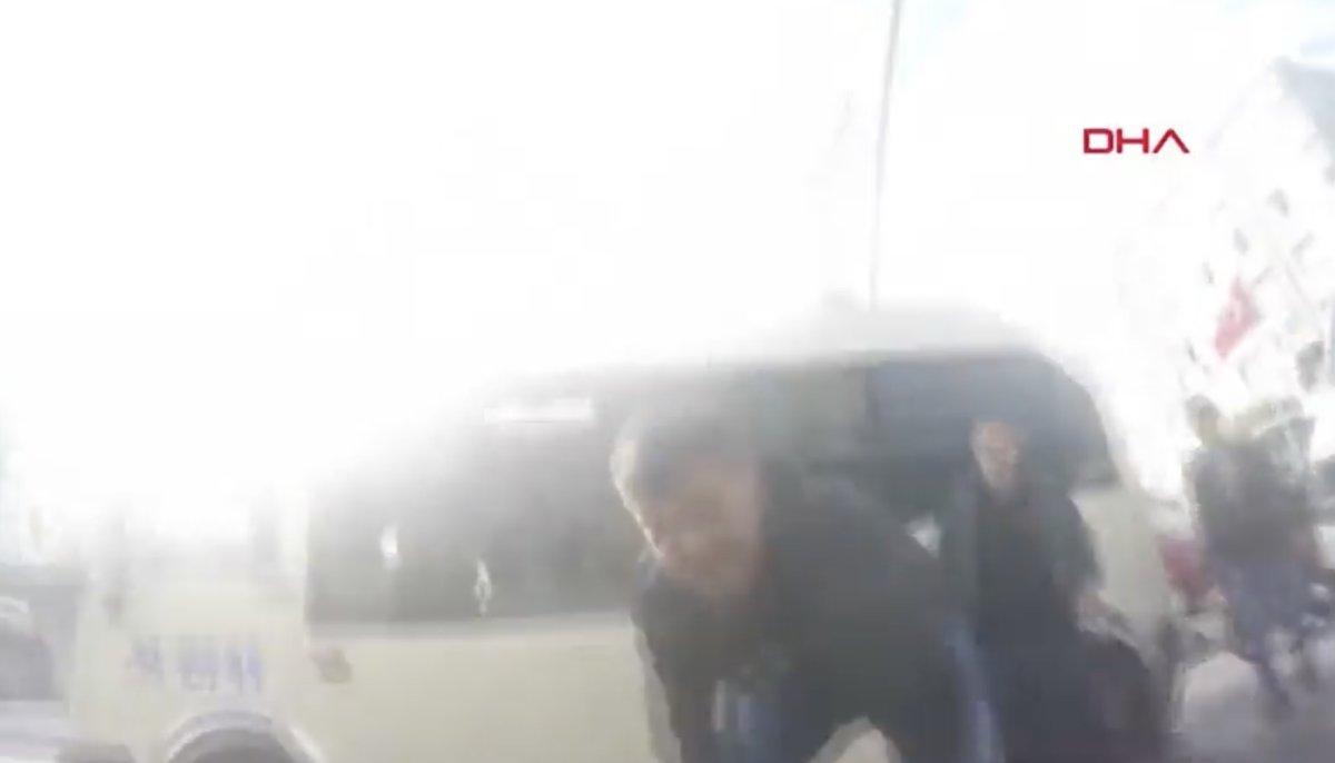 Sultangazi'de yayaya yol veren motosikletliye otomobil çarptı