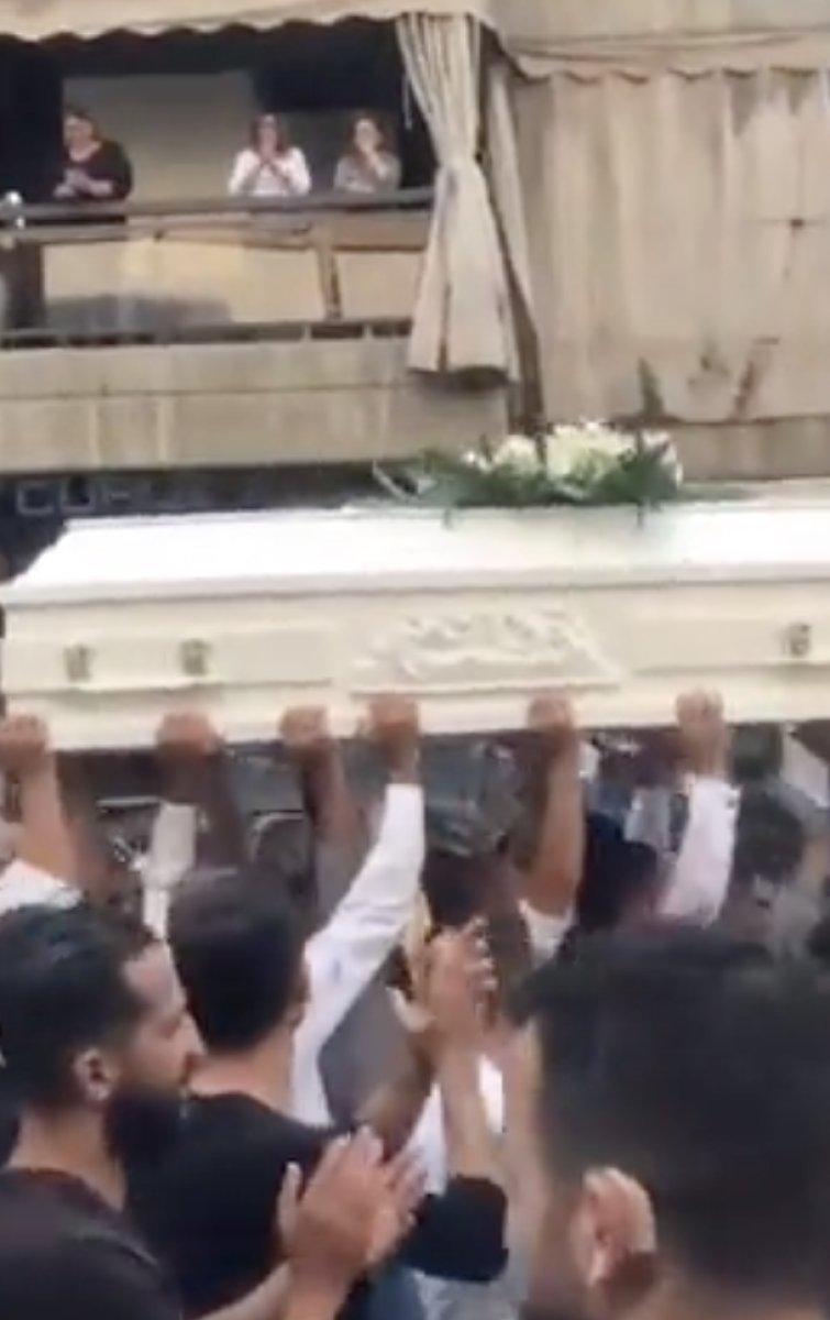 Lübnan'da danslı cenaze töreni
