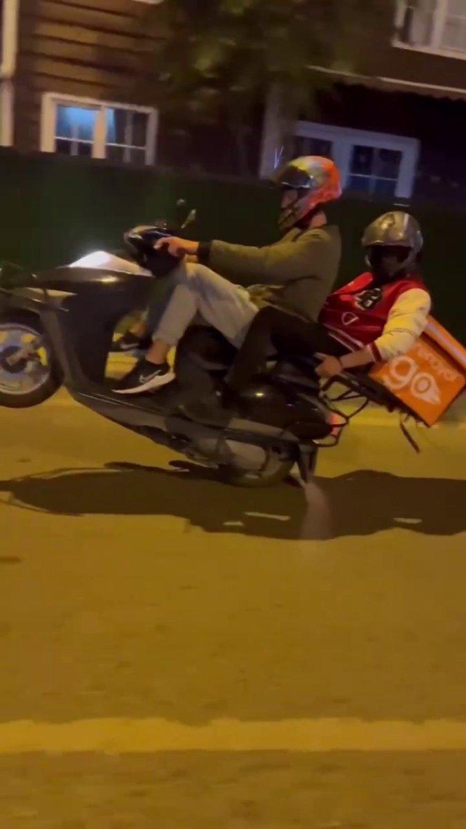 Pendik'te moto kuryenin tek teker üstündeki yolculuğu