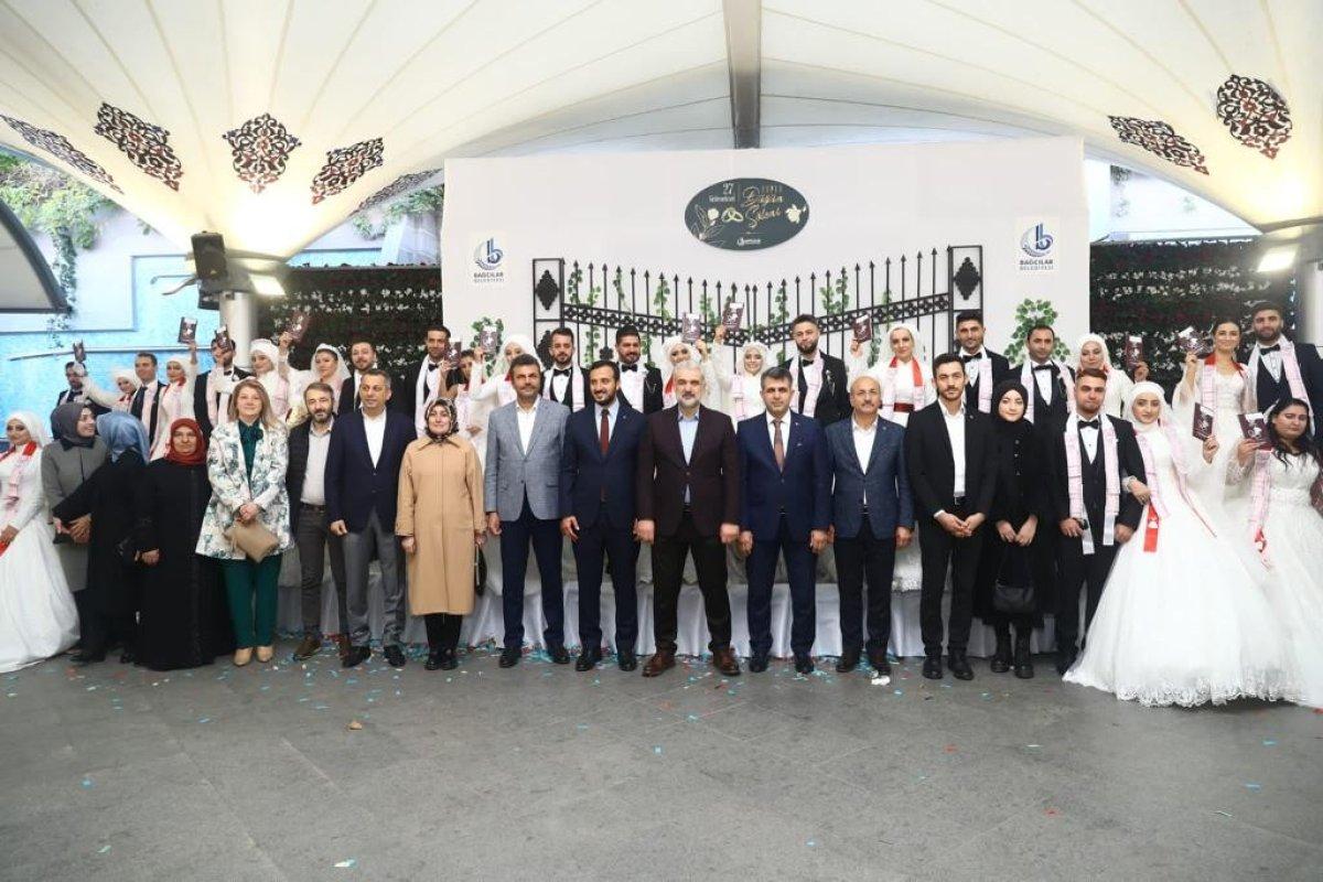 Bağcılar'da 15 çift toplu düğün şöleniyle dünya evine girdi