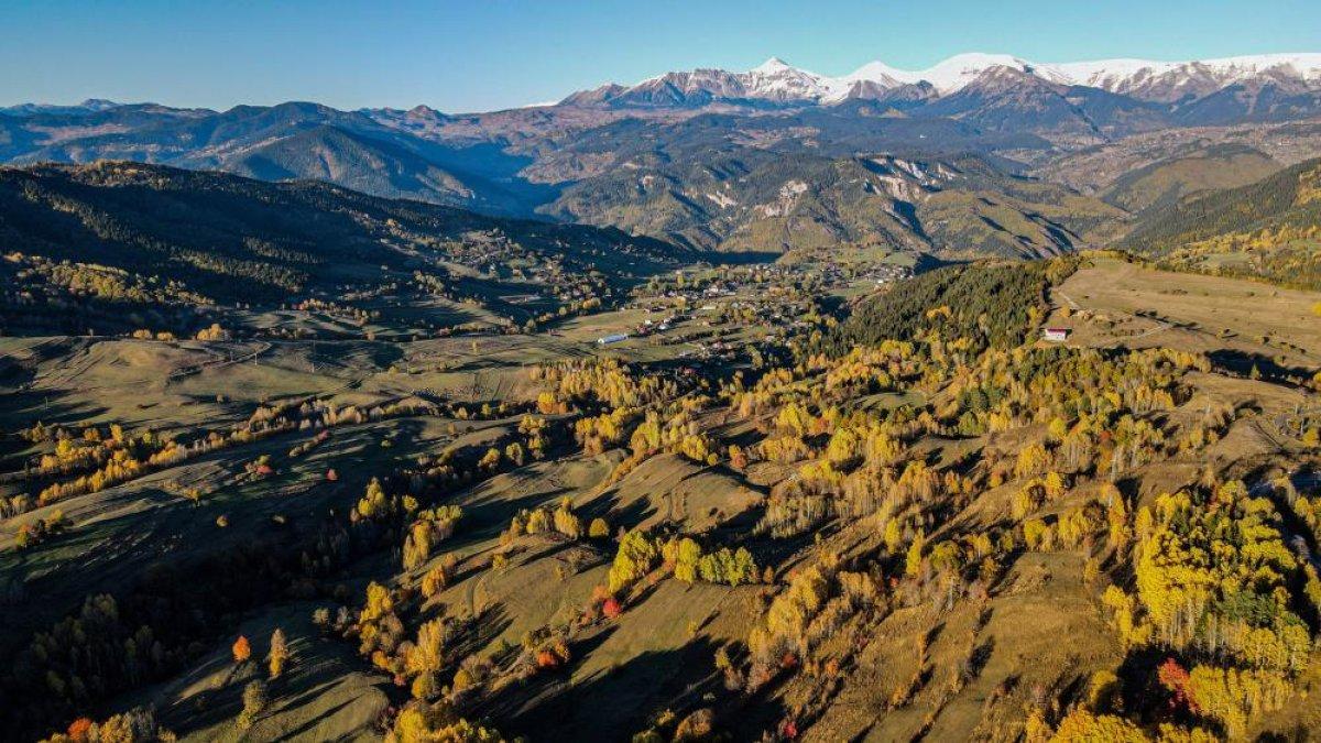 Artvin'de sonbahar renkleri görsel şölen sundu