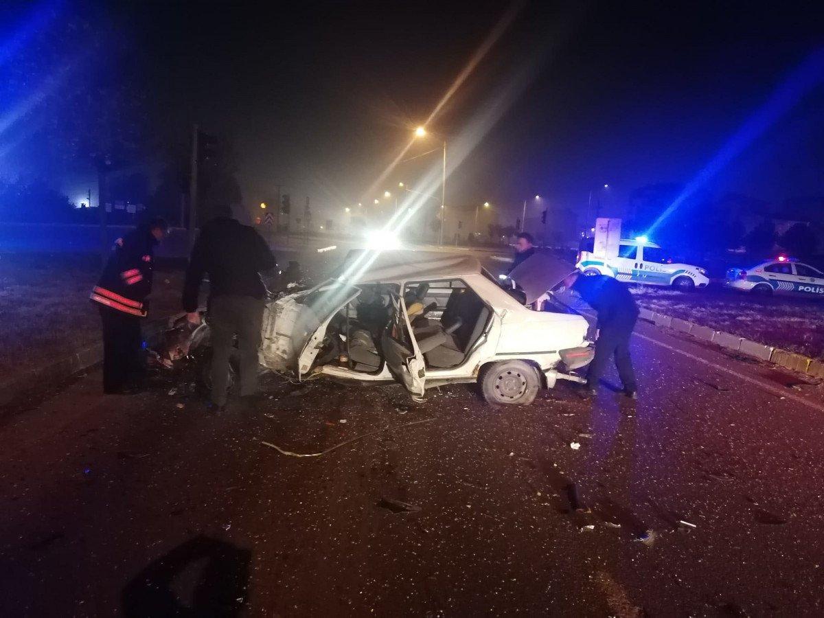 Sivas’ta, yolcu otobüsü ile otomobil çarpıştı: 1 ölü