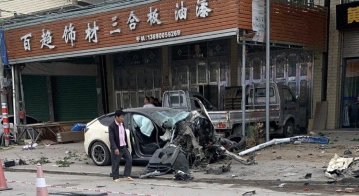 Çin'de Tesla kontrolünü kaybetti: 2 ölü, 3 yaralı