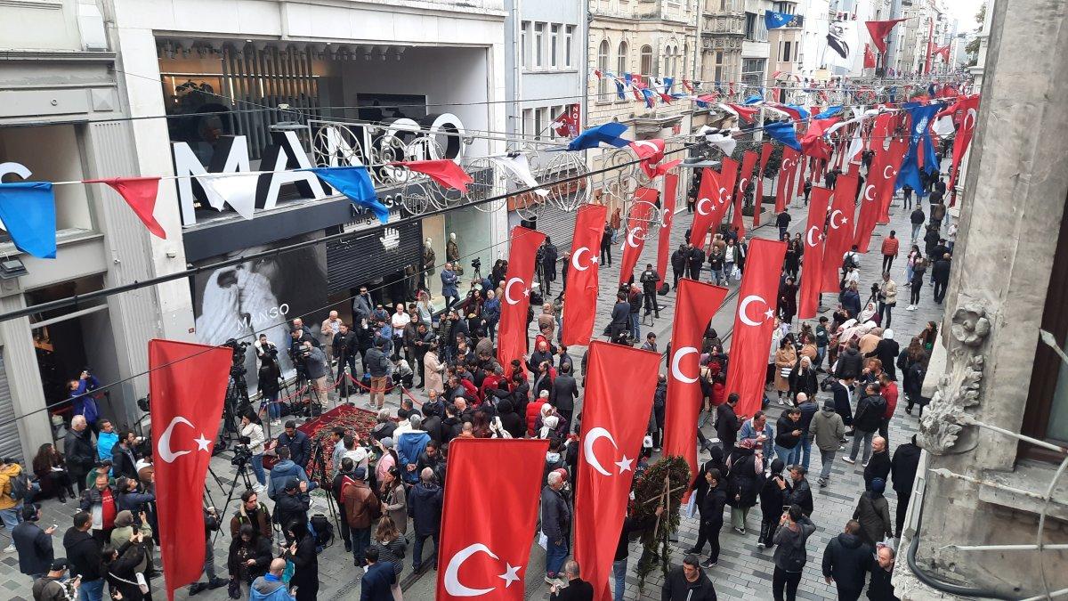 Taksim 1200 Türk bayrağıyla donatıldı