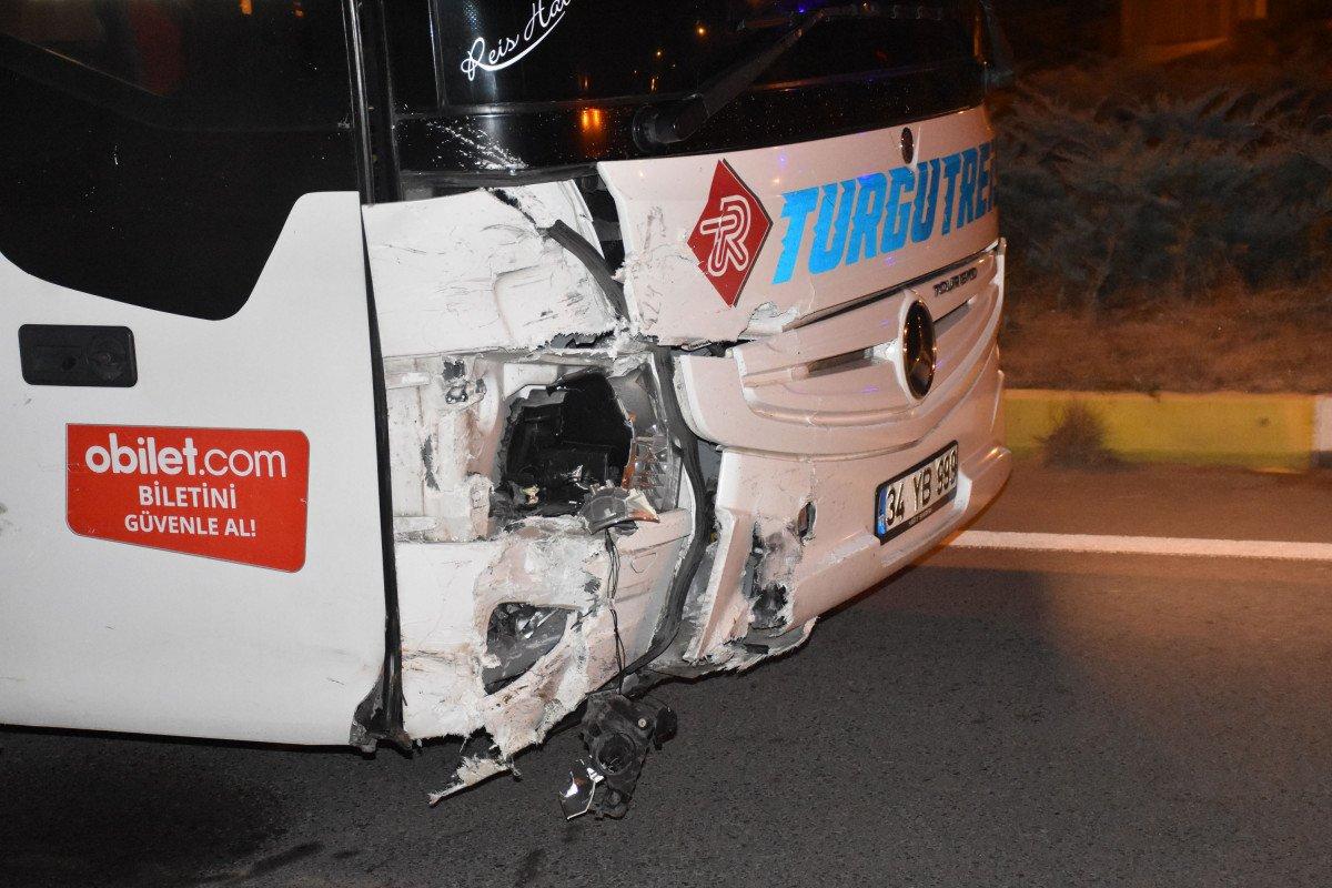 Sivas’ta, yolcu otobüsü ile otomobil çarpıştı: 1 ölü