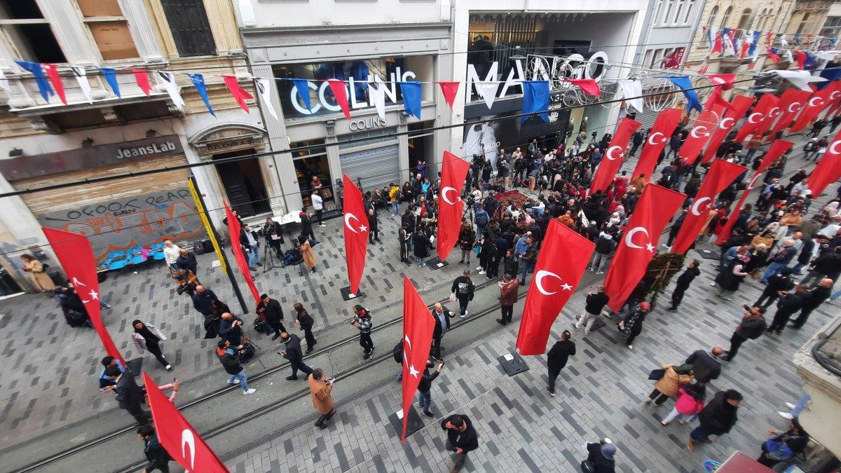 Taksim 1200 Türk bayrağıyla donatıldı